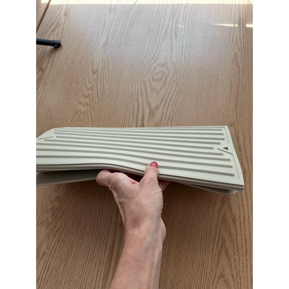 New Dish Drying Ribbed Mat Foldable Light Tan Dishwasher Safe 13 1/4”x19 1/4” - Picture 3 of 8